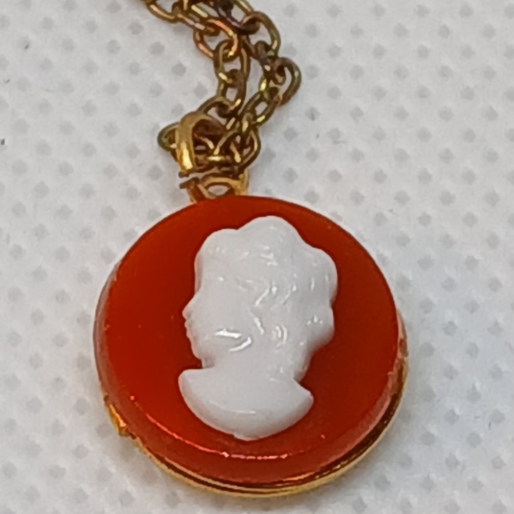Vintage Red & White Victorian Lady Pendant Cameo Locket Necklace #16W